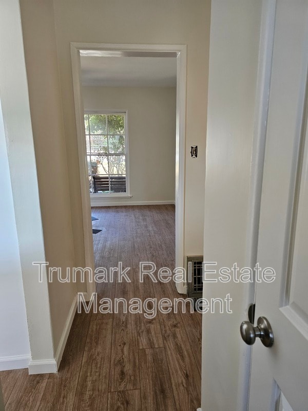 Foto del edificio - 1552 E Wilson Ave