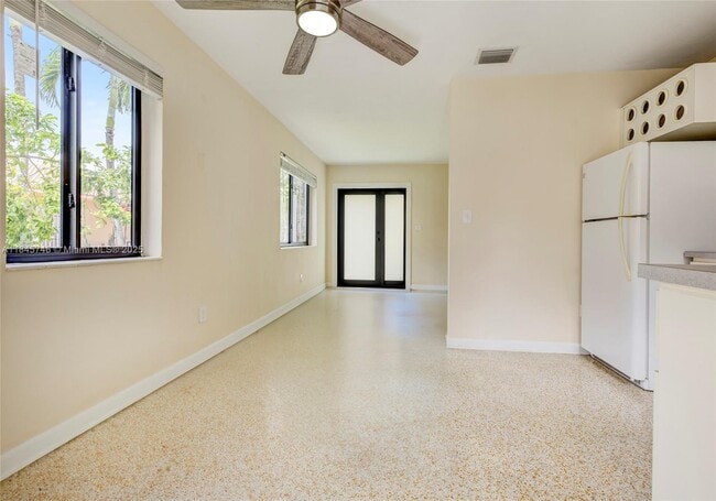 Building Photo - 2867 SW 38th Ave