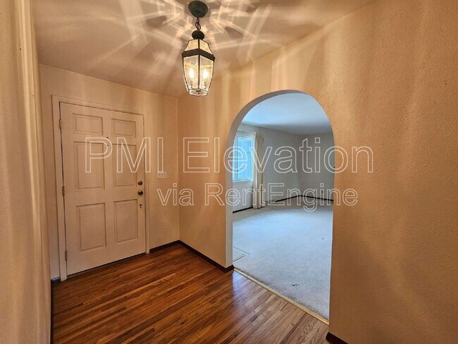 Foto del edificio - 250 E Graves Ave