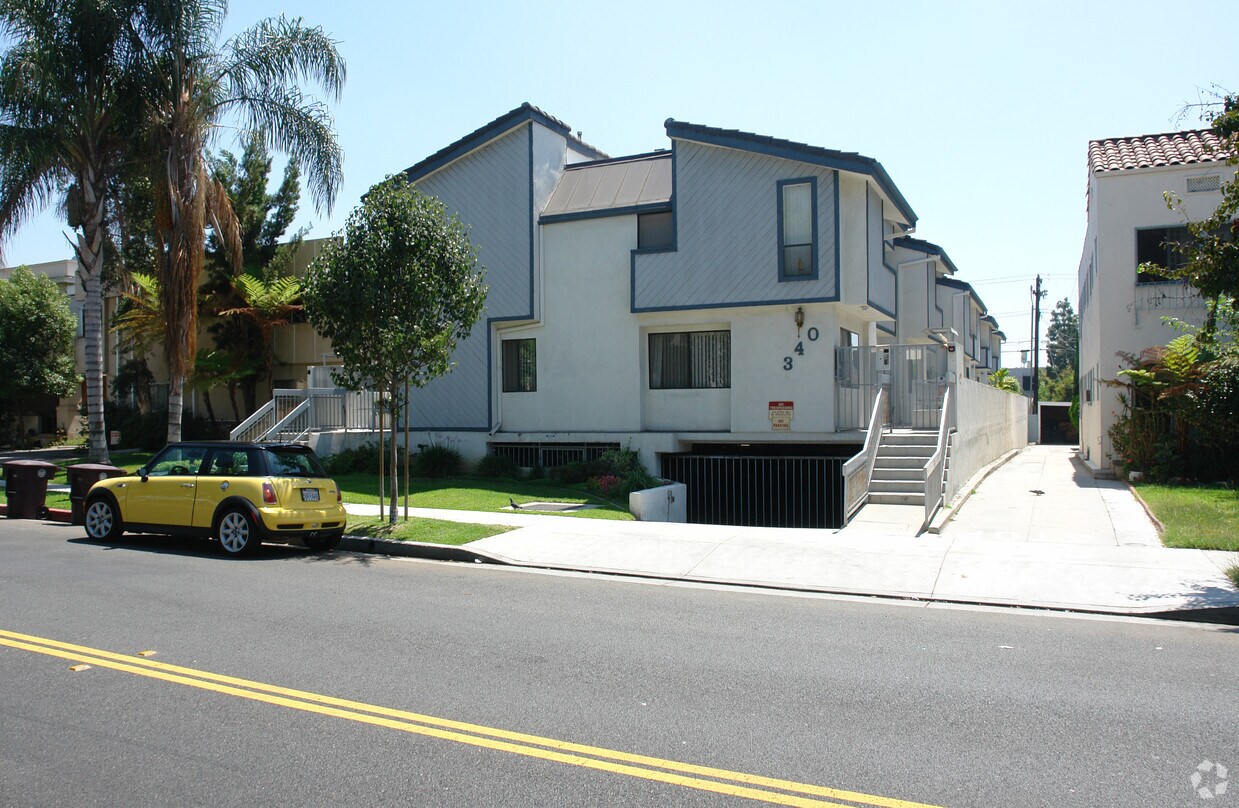 Primary Photo - 338-340 W Wilson Ave