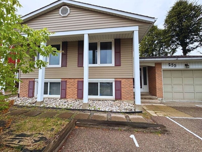 Building Photo - 255 Blackhorne Dr