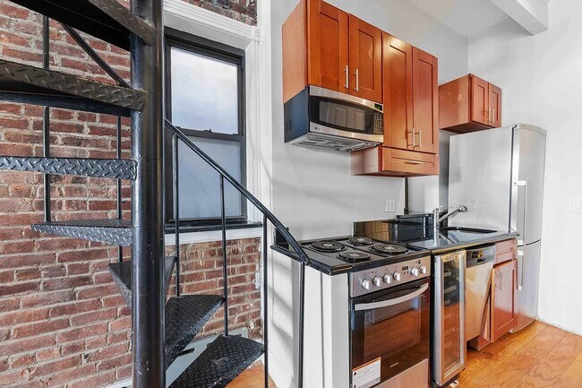 Foto del edificio - 724 Tenth Avenue