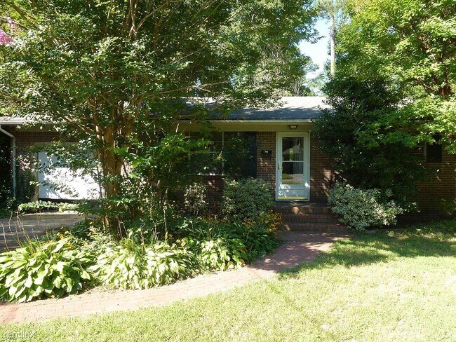 Foto del edificio - 3 br, 1.5 bath House - 227 Thomas Nelson Ln