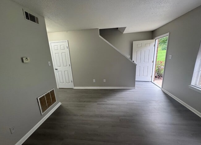 Photo - 802 British Wood Dr SW Apartment