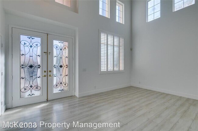 Building Photo - 5 br, 3.5 bath House - 1401 Via Savona Dr