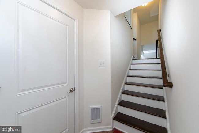 Building Photo - 28 Regency Ct