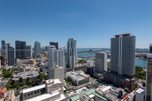 Foto del edificio - 151 SE 1st St
