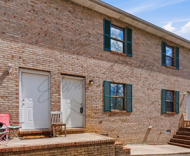 Foto del edificio - Spring Special: Charming 2 Bed / 1.5 Bath Townhouse in Cookeville