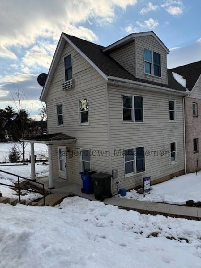 Building Photo - 528 Virginia Ave