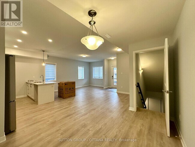 Building Photo - 422 Lillian Freiman Private