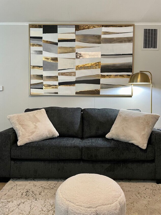 Photo - 6792 Hamilton Street – Furnished Dundee Gem