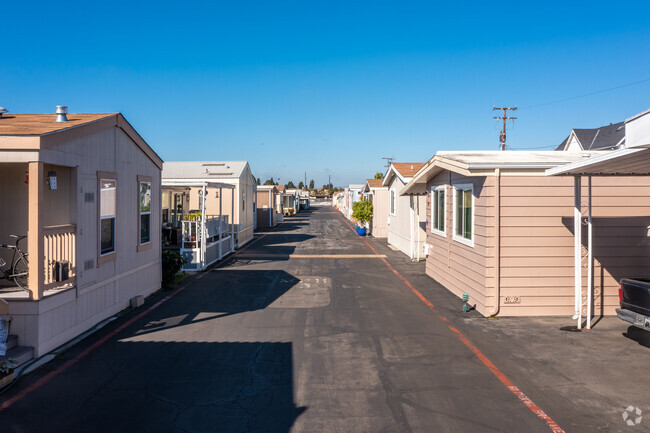 Building Photo - 2060 Newport Blvd