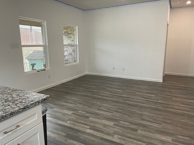 Building Photo - 932 Avagail Ave