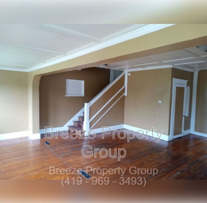 Primary Photo - 2145 Dorr St