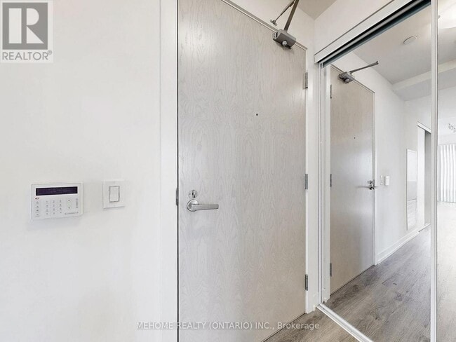 Building Photo - 138 Downes St