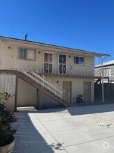 Building Photo - 544 Roberts St