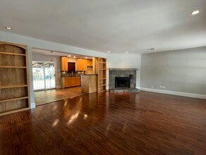 Building Photo - 1313 Casa Vale Dr
