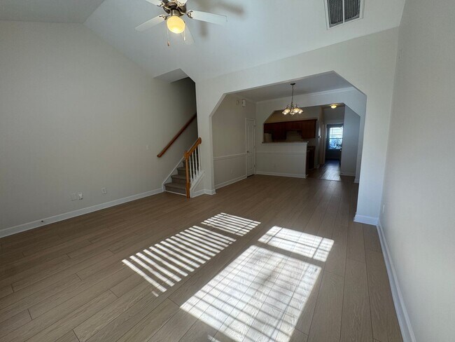 Foto del edificio - Charming 2-Bedroom with Fresh Updates