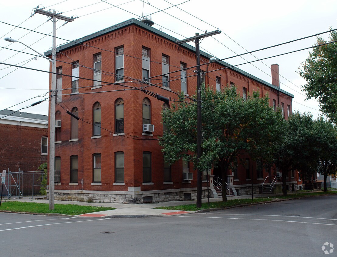Primary Photo - 212 Ash St