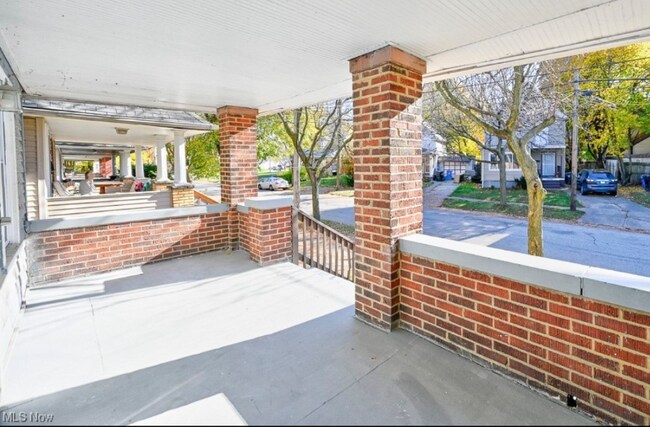 Foto del edificio - 15609 School Ave