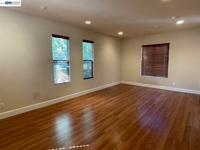 Building Photo - 9332 Mediar Dr