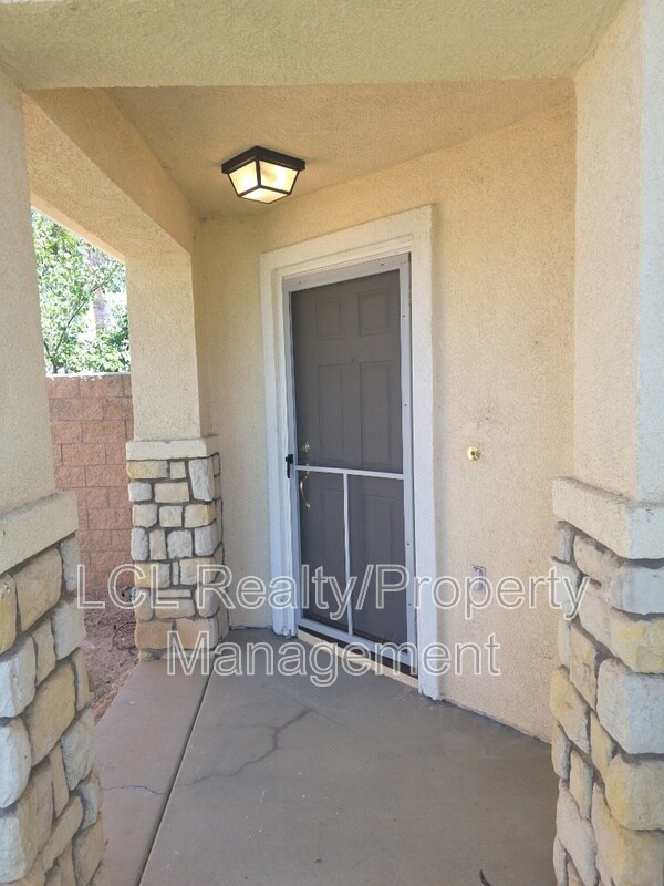 Building Photo - 26807 Mountain Glen Dr