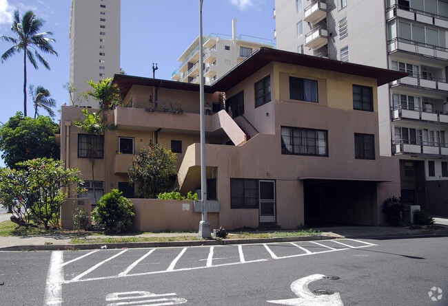 Building Photo - 2215 Ala Wai Blvd