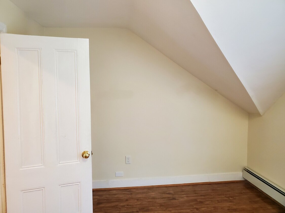 Bedroom 2 - 137 Carleton St