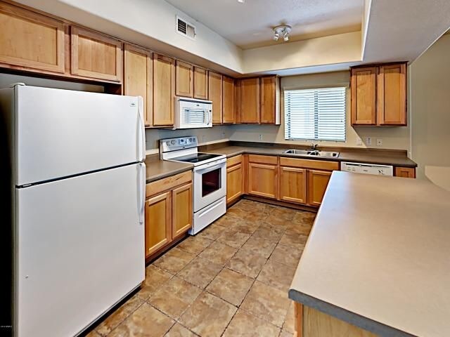 Foto del edificio - 16825 N 14th St