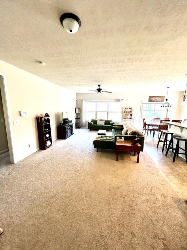 Building Photo - 876 Westlawn Dr
