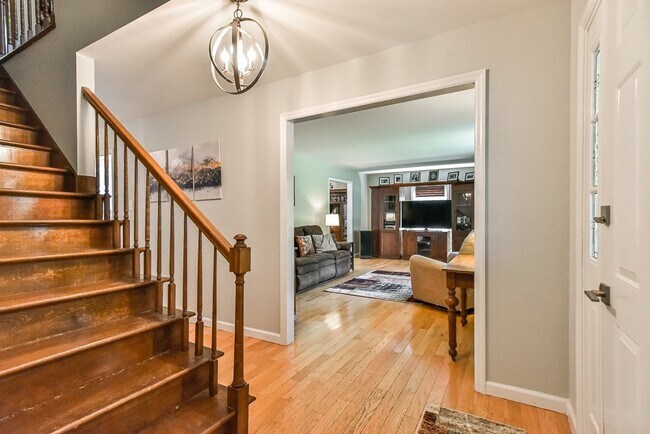 Building Photo - 2620 E Rock Creek Dr