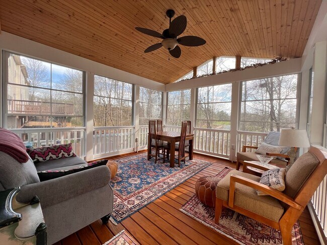 Building Photo - Heart's Desire End Unit Townhome 2700+ SqFt - Lowes Island