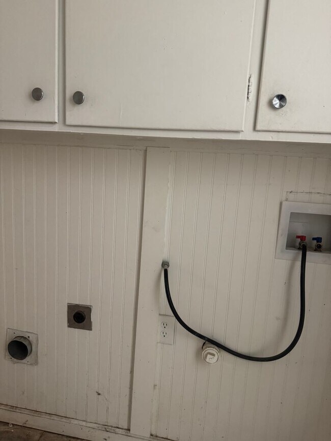 Foto del edificio - Large 2bedrooms 1bathroom bills separated ...