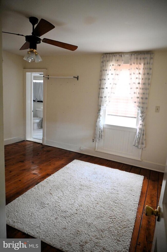 Foto del edificio - 42 Spring Ln
