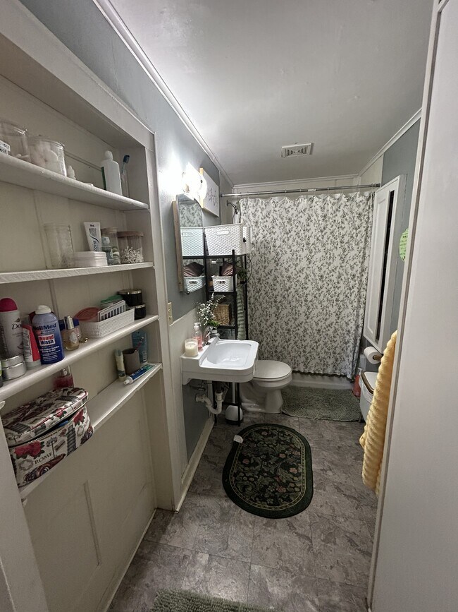 baño - 1741 College Ave