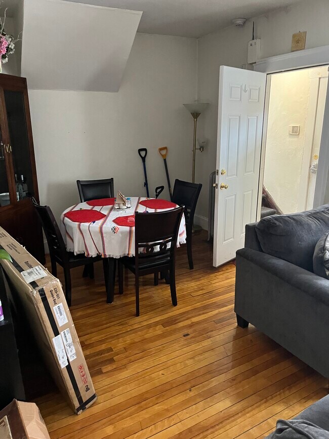 Building Photo - 17 Oberlin St