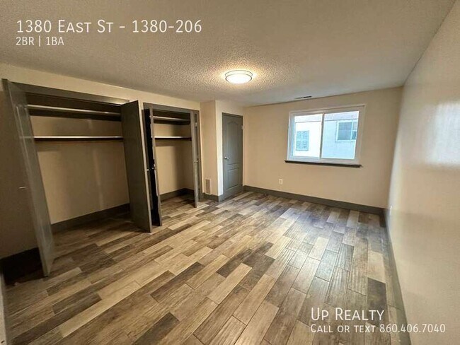 Foto del edificio - 1380 East St