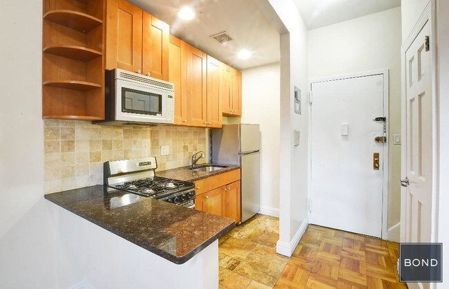 Building Photo - 350 E 58th St