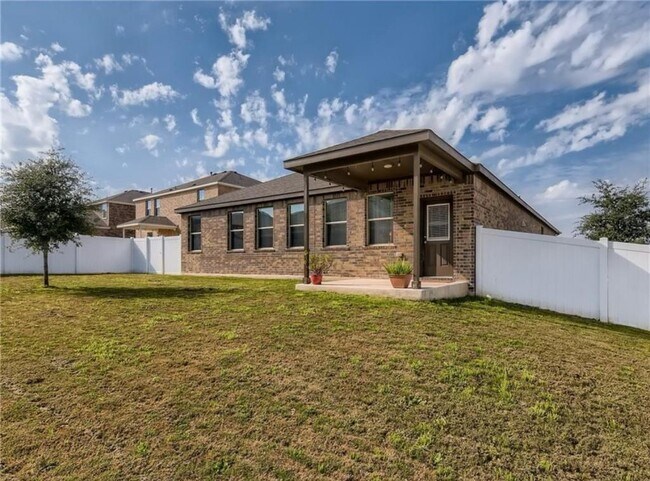 Building Photo - 10921 Zoeller Dr