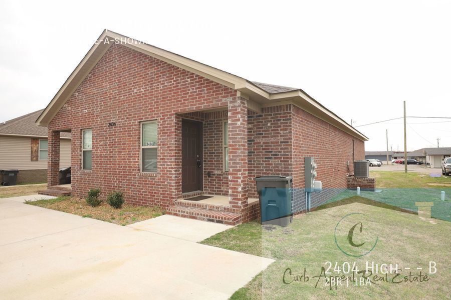 Primary Photo - Luxury 2 bed, 1 bath duplex - new construc...