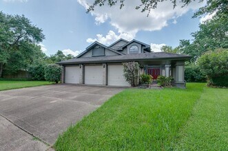Building Photo - 11310 Chiselhurst Way Ct