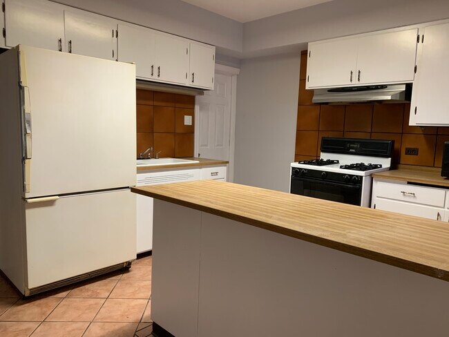 Kitchen - 7416 W Grand Ave