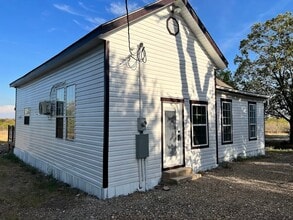 Building Photo - 425 Weber Hoese Ln