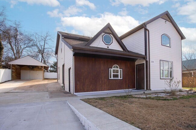 Building Photo - 239 E Bledsoe St