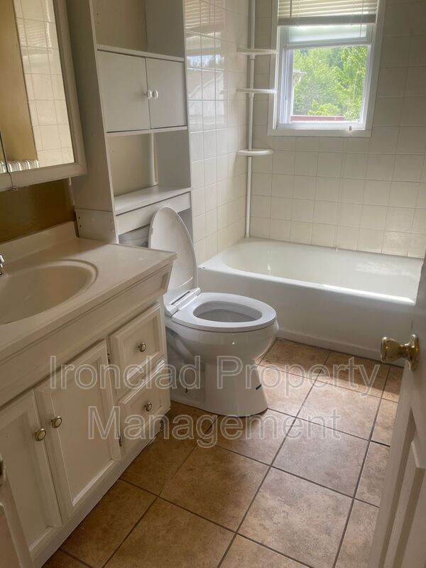 Foto del edificio - 449 Newfield St