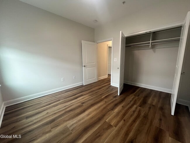 Foto del edificio - 60 Weibel Ave