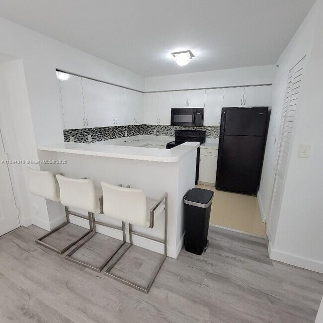 Foto del edificio - 4370 NW 107th Ave
