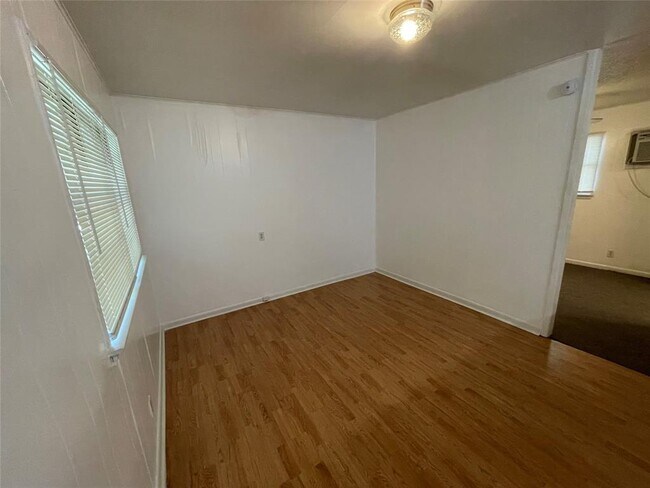 Foto del edificio - 2711 Hemphill Park