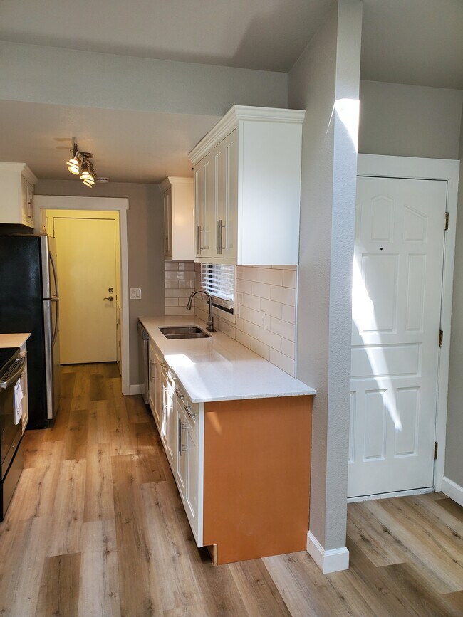 Building Photo - 1423 E Symphony Ct
