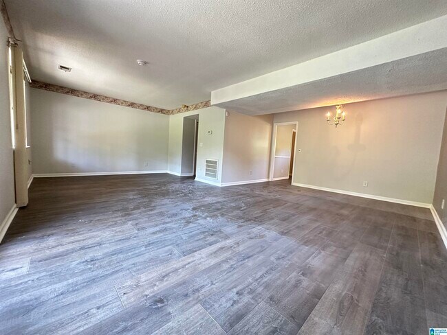 Foto del edificio - 2404 Hampstead Dr